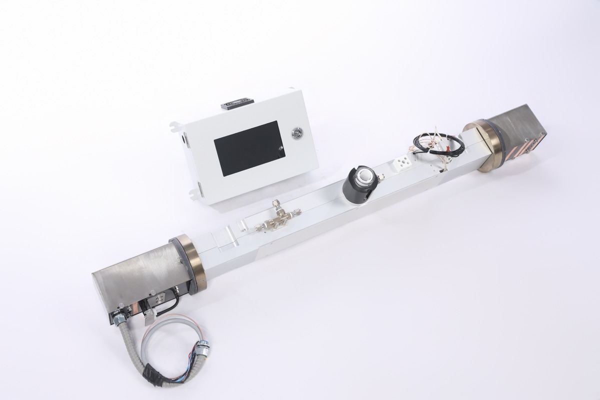 ZS8100-C2H2 extractive TDLAS acetylene analyzer — angled view